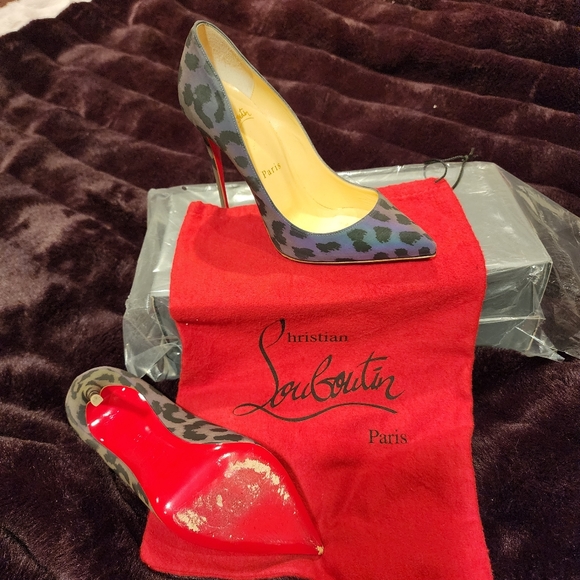 Christian Louboutin - Picture 3 of 7